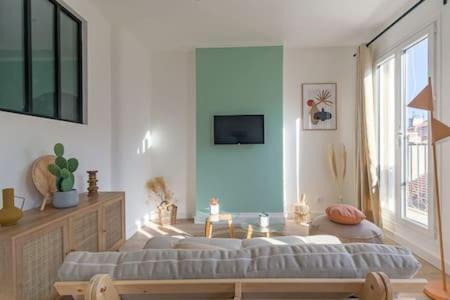 Le Albrand - Joliette - St Charles - Vieux Port * Marseilles